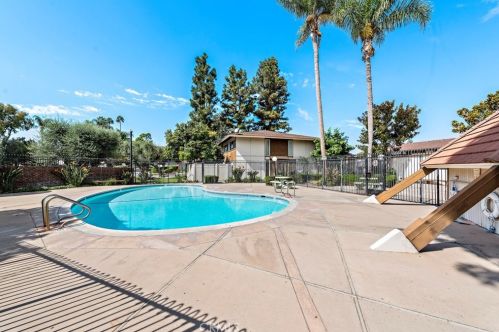 15500 Tustin Village Way, Tustin CA  92780-4208 exterior