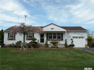 720 Henrys Ln, Peconic, NY 11958-1109