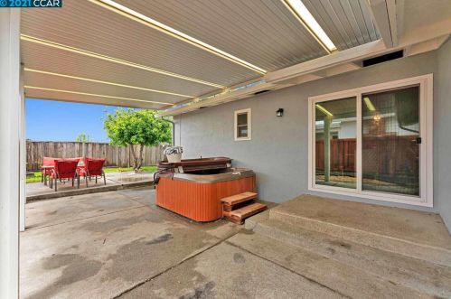 2630 Emma Dr, Pinole CA  94564-1321 exterior