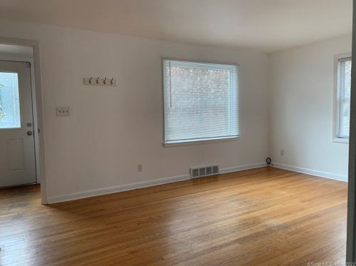 376 Dexter Dr, Bridgeport CT  06606-1344 exterior