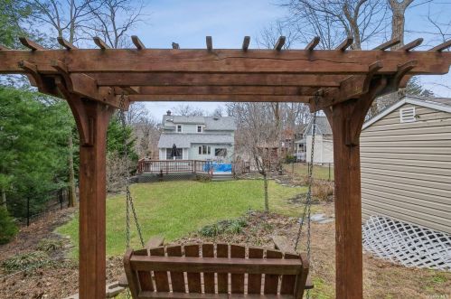 18 Washington Pl, Northport NY  11768-2936 exterior