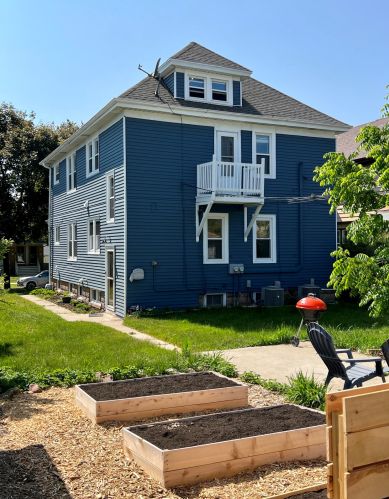 4532 Newhall St, Milwaukee WI 53211-1527 exterior