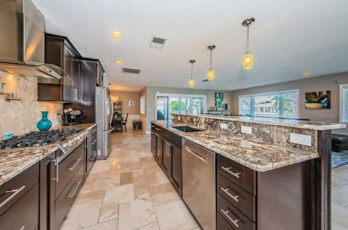 1999 Illinois Ave, Saint Petersburg FL  33703-3421 exterior