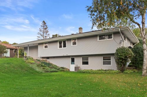 5830 Lakeview Dr, Greendale WI 53129-1937 exterior