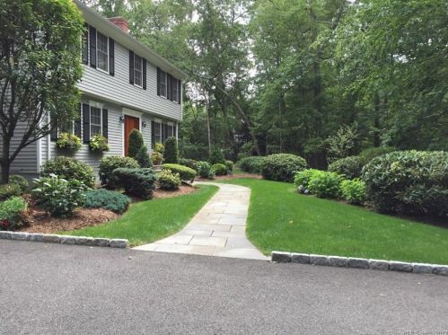 126 Burr Hall Rd, Waterbury, CT 06762-1403