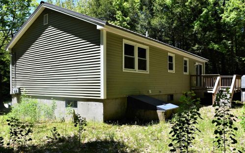 150 Tanglewood Dr, Henniker, NH 03242-3122