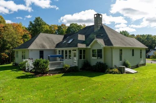 223 Castlewood Dr, Kensington CT  06037-2951 exterior