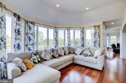 20405 Crimson Pl, Leesburg VA 20175-6362 exterior