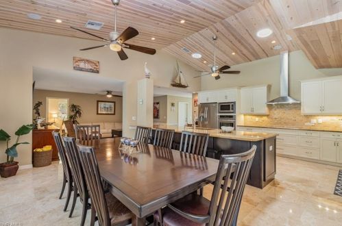 657 91 Ave, Naples FL 34108-2424 exterior