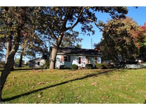 1551 Smith Kramer St, Hartville, OH 44632-8731