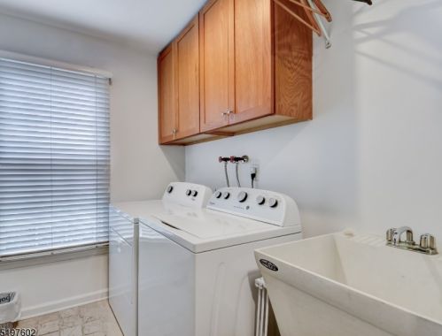 8 Farmstead Ct, Dover NJ  07869-3501 exterior