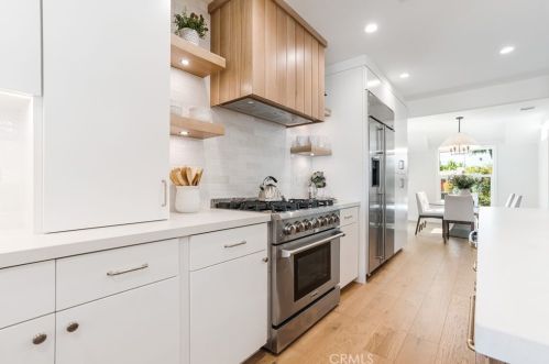 6464 Firmament Ave, Van Nuys CA  91406-6218 exterior