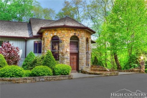 424 Elk Knob Dr, Banner Elk, NC 28604-9818