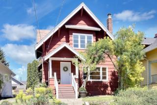 146 56th St, Seattle, WA 98105-3738