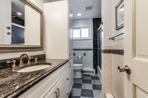 24 Ashland St, Mount Sinai NY  11766-2902 exterior