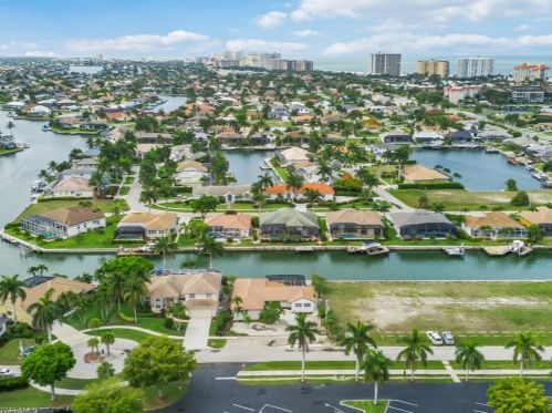 773 Holly Ct, Marco Island FL  34145-1915 exterior