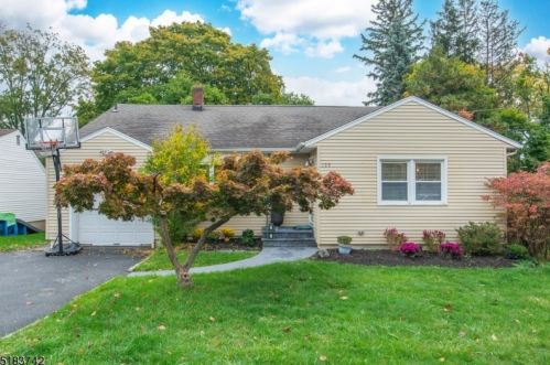 139 Grove Ave, Verona, NJ 07044-1621