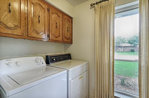 1319 Huntington Dr, Richardson TX  75080-2810 exterior