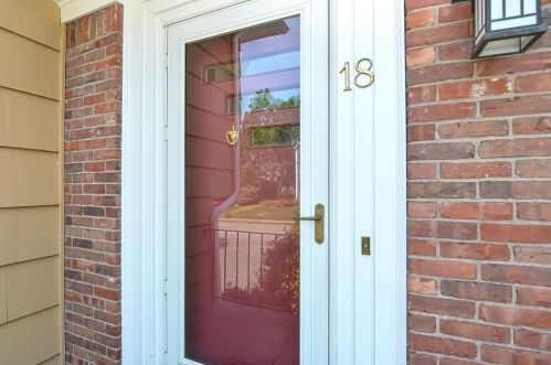 18 Fay Ln, Needham, MA 02494-2106