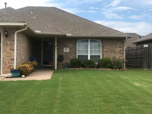 621 Greenwood Ln, Mustang, OK 73064-4609