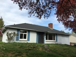 18061 9th Ave, Seattle WA  98155-3627 exterior