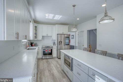 411 Mannering Dr, Dover DE  19901-5409 exterior