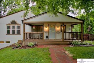2346 70th St, Omaha, NE 68104-3810
