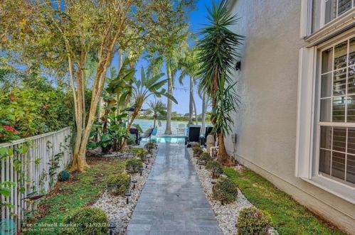 3591 177th Ave, Hollywood FL  33029-1666 exterior