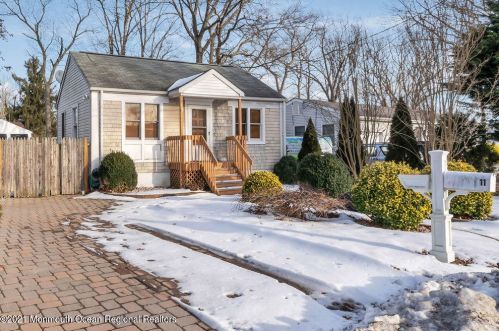 11 Washington Dr, Bricktown, NJ 08724-3215