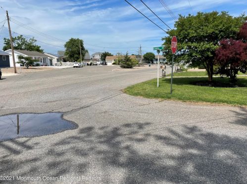 401 Sea Bright Rd, Lacey NJ  08731-4950 exterior