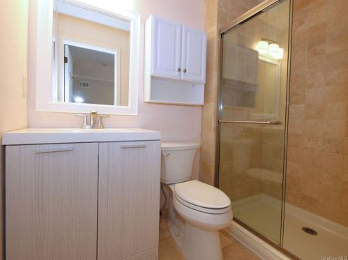 152 Brush Hollow Cres, Rye Brook NY  10573-1624 exterior