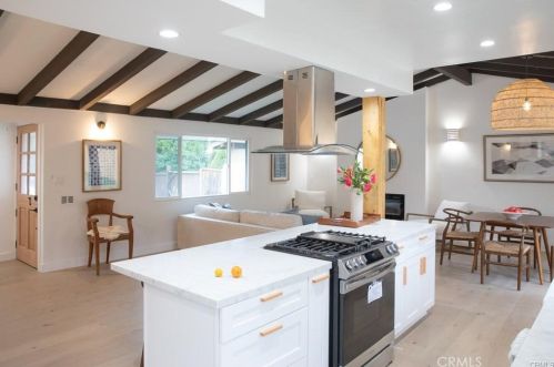 227 Altadena Dr, Altadena CA  91001-5106 exterior