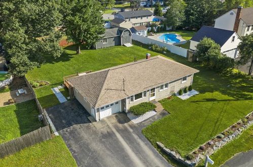 26 Bedford St, Nashua NH  03063-2032 exterior