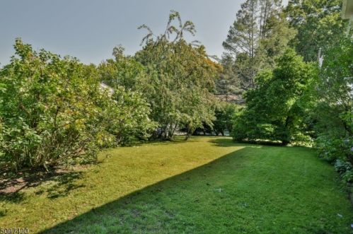 11 Spring St, Kinnelon, NJ 07405-1322