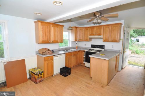 41 Cookstown New Egypt Rd, North Hanover, NJ 08562-1702