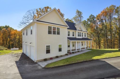 28 Hunting Ridge Rd, Brookfield Center, CT 06804-3710