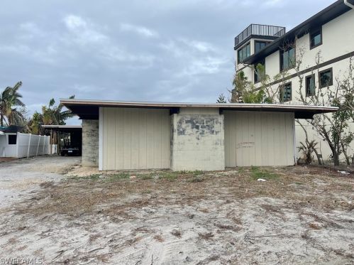 239 Curlew St, Fort Myers Beach, FL 33931-4407