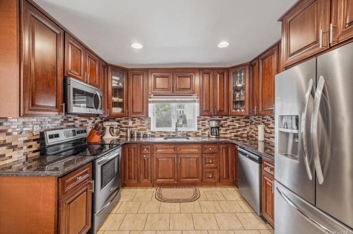 26 Lovell St, Mahopac, NY 10541-3956