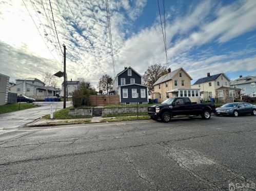 127 Fulton St, Woodbridge NJ  07095-2619 exterior