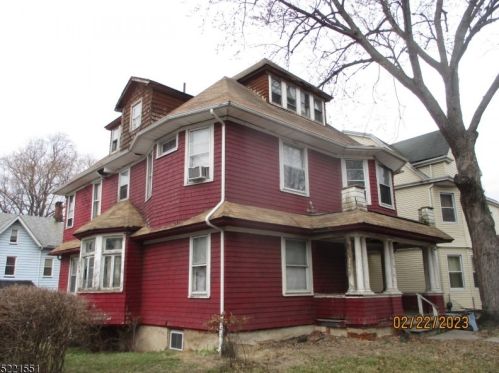 275 Walnut St, East Orange, NJ 07017-3811