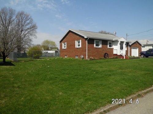 318 Beechwood Ave, Hermitage, PA 16121-1813