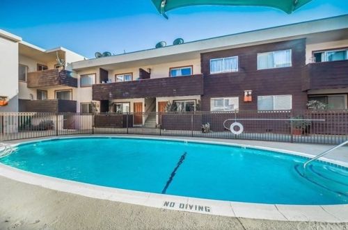 5400 Newcastle Ave, Van Nuys CA 91316-2013 exterior