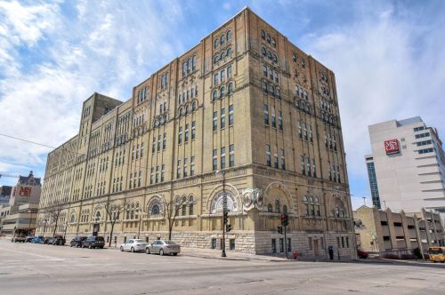 270 Highland Ave, Milwaukee WI  53202-6603 exterior