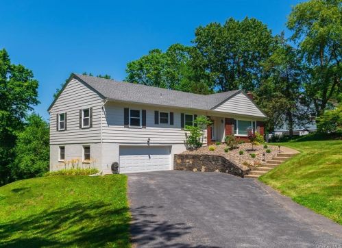 44 Birch Hill Dr, Poughkeepsie, NY 12603-6124