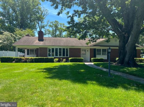 1319 Moon Dr, Yardley, PA 19067-3227