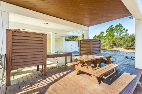 709 Gulf Beach Dr, Saint George Island FL  32328-2914 exterior