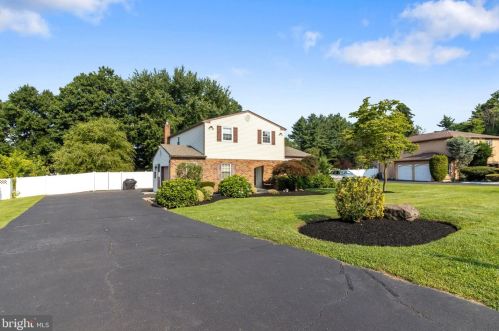 48 Cynthia Dr, Southampton, PA 18954-1332