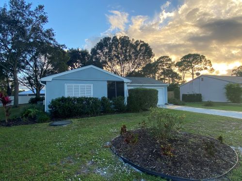 588 Chapman Ave, Fort Pierce, FL 34984-4751