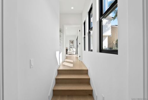 1855 Frankfort St, San Diego CA  92110-3514 exterior