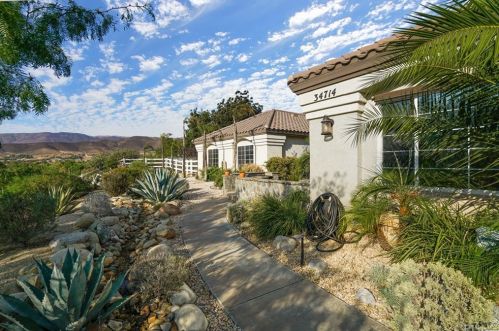 34714 Sweetwater Dr, Santa Clarita, CA 91390-5437